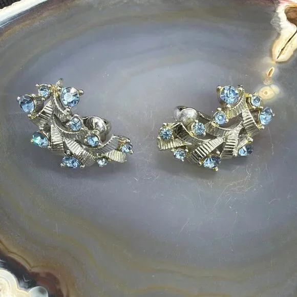 Vintage Signed Coro Blue Rhinestone Wreath Brooch Earring Set Silver Tone 1950s - Picture 3 of 16